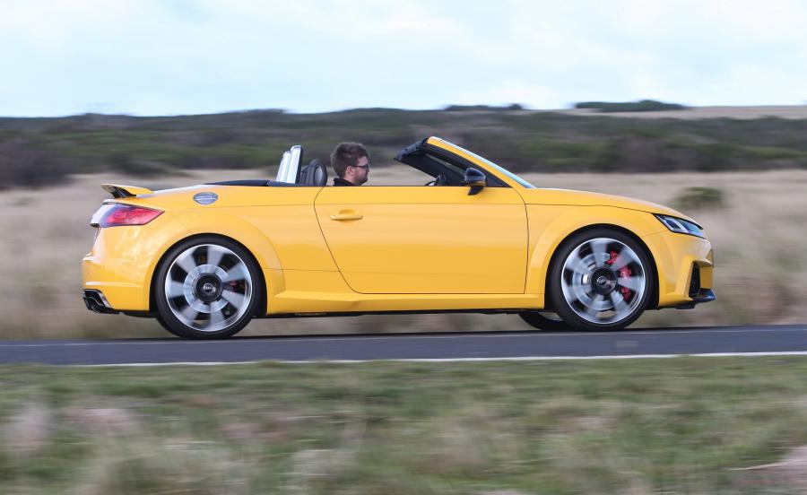  Audi TT RS Roadster (8S) 2017 года  (AU) (фото 26 из 40)